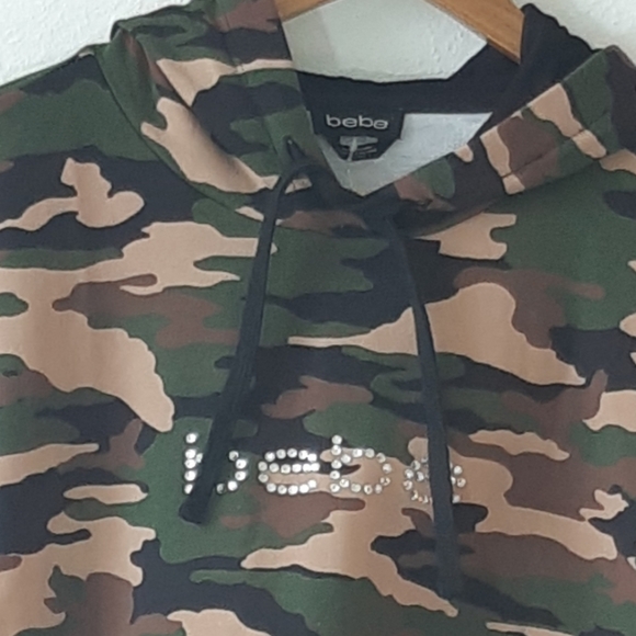 BEBE camo sweatshirt with opening on the back X… - Picture 4 of 5